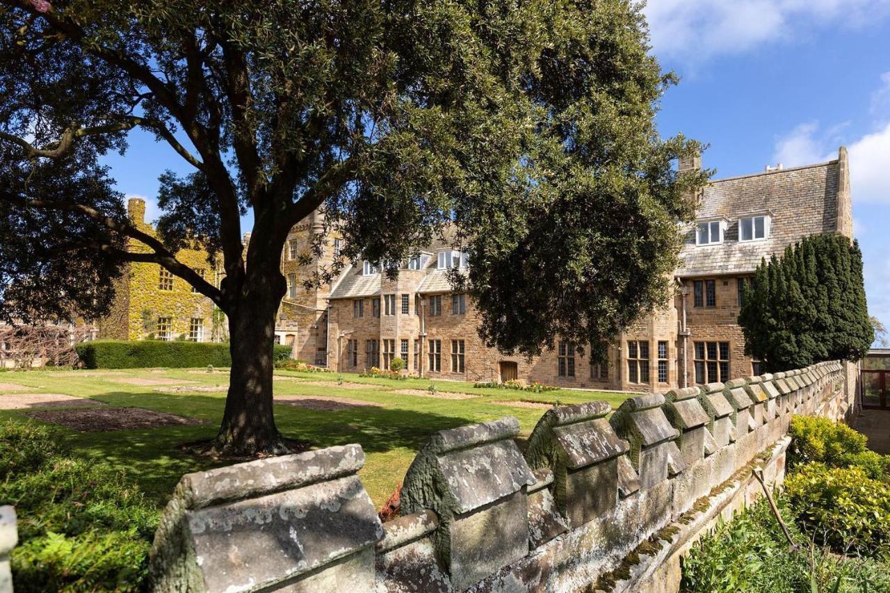 Hotel Sneaton Castle Whitby Exterior foto