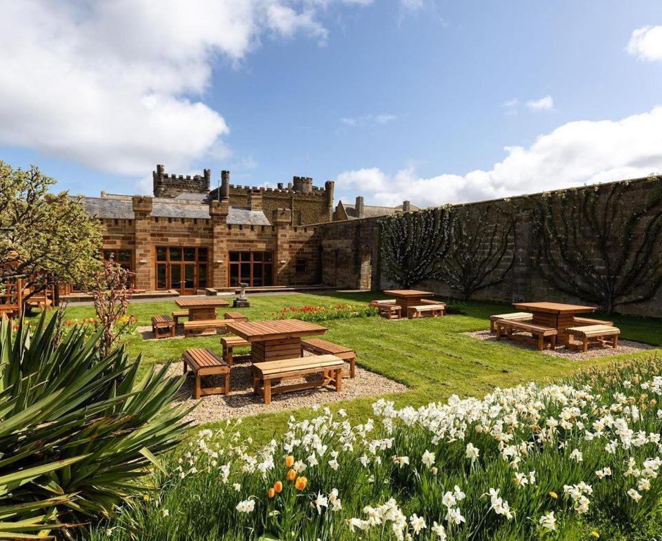 Hotel Sneaton Castle Whitby Exterior foto