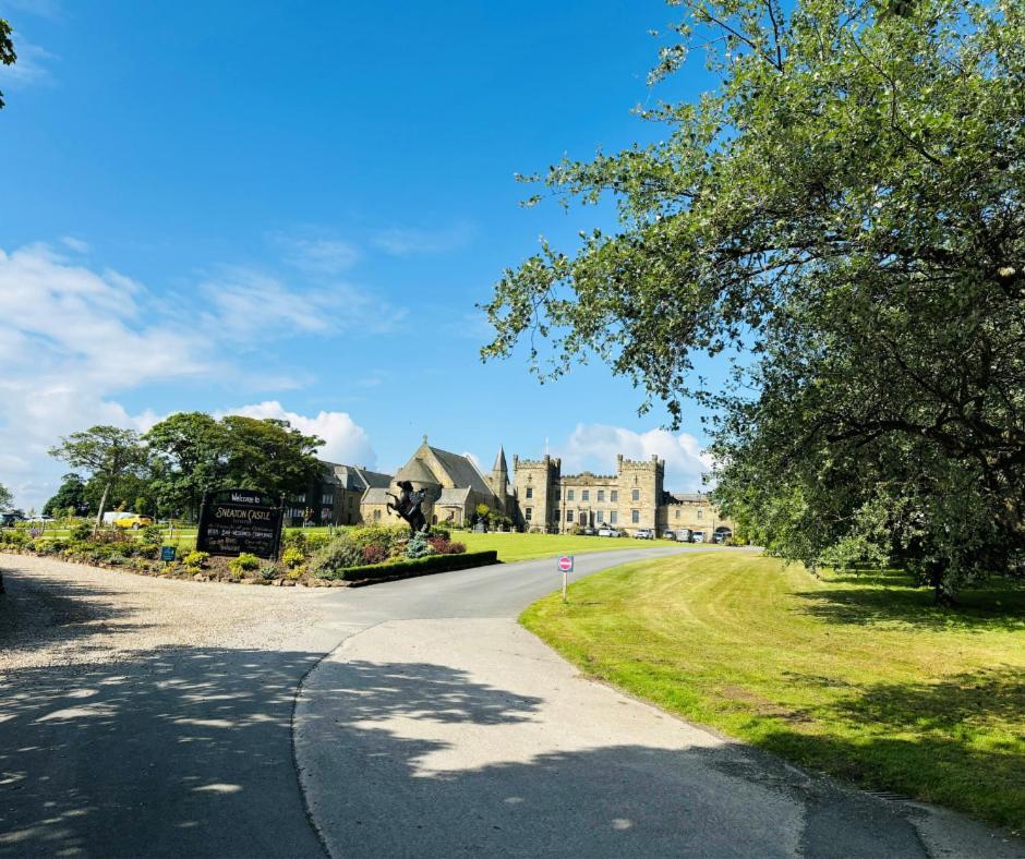 Hotel Sneaton Castle Whitby Exterior foto